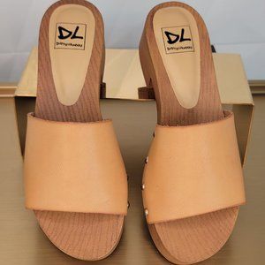 NIB Dirty Laundry Heidi slide in Natural